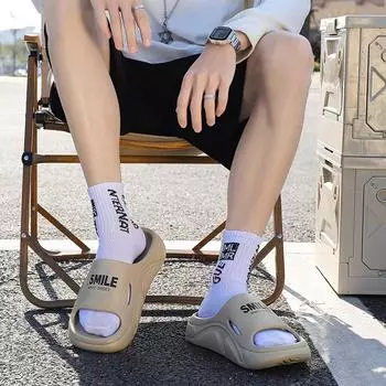 Тапочки мужские 2025 новые зимние односложные мужские спортивные пляжные классные тапочки 39-40 белый