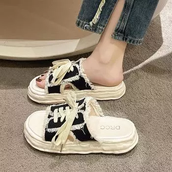 Тапочки на шнуровке, ощущение наступания дерьма, женские, лето 2025, новая одежда, модные и универсальные, с толстой подошвой, нескользящие, повседневные, классные тапочки 35