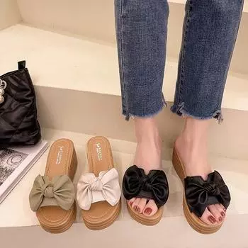 Тапочки на танкетке, женская верхняя одежда 2024 года, новая летняя мода, бант, толстая подошва, для отдыха на море, женские классные тапочки 35 чёрный