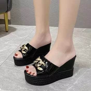 Тапочки на высоком каблуке с цепочкой, женские повседневные летние туфли, белые, черные, на платформе, на танкетке, женские пляжные тапочки, женская обувь 35 белый