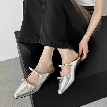 Тапочки с бантом и сумкой на голове, женские, лето 2024 года, корейская версия, модные, маленькие, с острым носком, с плоским дном, большие размеры, женские, классные тапочки 35 серебряный