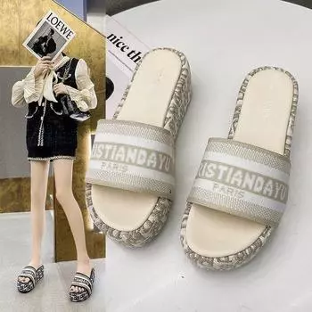 Тапочки с вышивкой из импортных товаров женские 2024 года, новые модные сандалии с толстым дном и одним иероглифом, пляжные сандалии с толстым дном для женщин, лето 35 чёрный