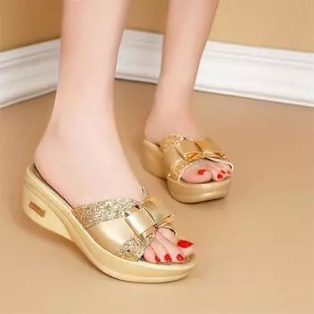 Тапочки женские 2024 года, новая летняя мода, верхняя одежда, сандалии, женские туфли на платформе, танкетке, женские тапочки с бантом и пайетками, односложные 35 золотой