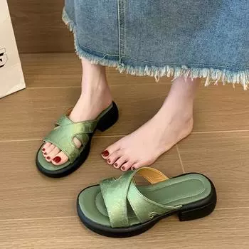 Тапочки женские летние новые толстые подошвы верхняя одежда повседневная обувь с перекрестным ремнем толстый средний каблук женская обувь круглый носок модные шлепанцы 35 зелёный