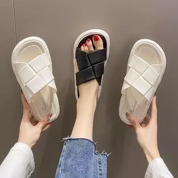 Тапочки женские летние простые квадратные классные тапочки новые домашние плоские нескользящие и износостойкие одно слово перетаскивание прилив 36/37 белый