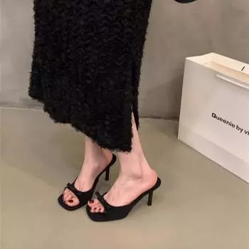 Тапочки женские носят черный бант весной и летом 2025 года атласные рыбки с открытым носком и босоножки на шпильках с высоким каблуком 35