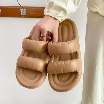 Тапочки женские новые с толстым дном одно слово перетаскивание пляжные нескользящие мягкие с плоским дном двойные с прохладным дном тапочки 35/36 белый