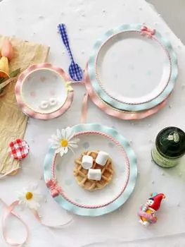 Тарелка для завтрака в виде сердца девушки с подглазурным рисунком в виде листа лотоса и горошек, розовая, для дома