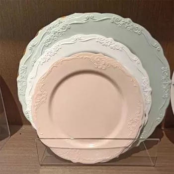 Тарелки для вечеринок, тарелки для стейка, розовые французские кружевные одноразовые цветные тарелки для твердого десерта, пластиковые тарелки для ужина 19cm белый