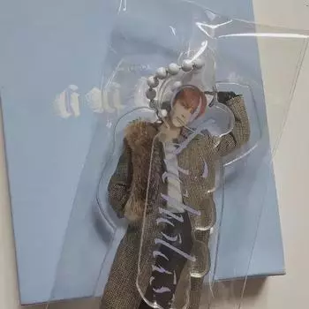 &team Popup Store Random Acrylic Charm Nicholas