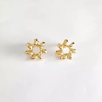 Telephone line earrings women s ins cold wind niche design sense simple circle earrings round face thin new