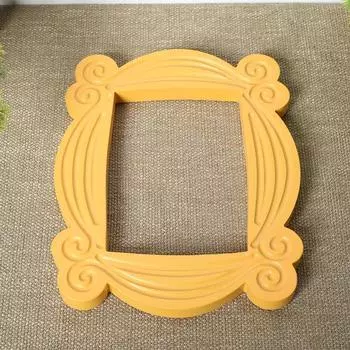 Телесериал Друзья Ручная работа Моника Дверная рама Деревянные желтые фоторамки Коллекционная коллекция домашнего декора Косплей Мультфильм Рамен 25.5x20.5x1.5cm жёлтый