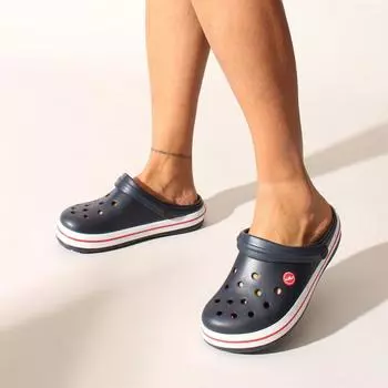 Темно-синие тапочки унисекс с крестом в красную и белую полоску