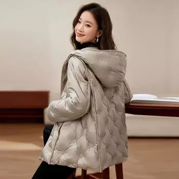 Temperament белая утиная пуховая куртка женская короткая 2024 зимняя новая легкая роскошная горошек с клеевым швом утолщенная теплая куртка взрыв S чёрный