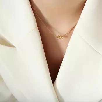 Темперамент маленькая витая трубка волнистая подвеска ожерелье женский нишевый дизайн титановая сталь темперамент не выцветает круглая змея цепочка ювелирные изделия