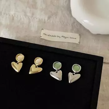 Temperament Niche Opal Metal Love Stud Earrings Women S Light Luxury High Sense Elegant Simple Versatile Earrings