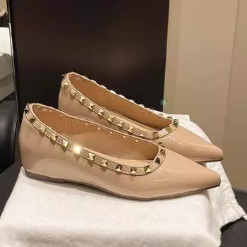 Temperament pointed single shoes women shallow mouth spring and autumn women rivet patent leather gentle soft bottom flat bottom design 35
