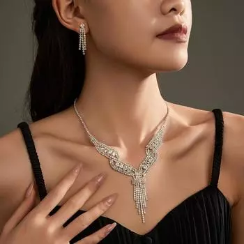 Темперамент Роскошное ожерелье со стразами Серьги Комплект из двух частей Высококачественный свадебный комплект ювелирных изделий Ожерелье с кисточками
