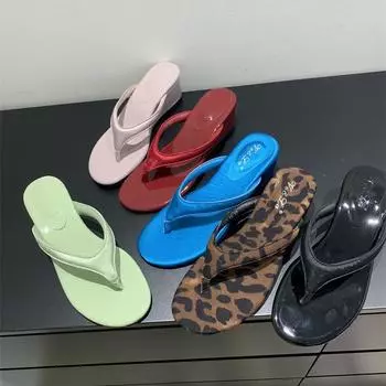 Temperament slope heel flip-flop shoes women s shoes wear 2025 spring skirt leopard print sandals high heels sandals 35 красный