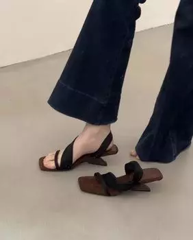 Temperament square head with cool slippers women wear wedge heel slippers versatile with skirt sandals 35 чёрный