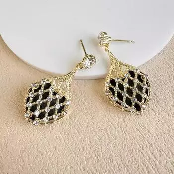 Темперамент Универсальные преувеличенные полые бриллиантовые серьги Модные женские серьги Премиум Легкие Роскошные Популярные ювелирные изделия Ювелирные изделия