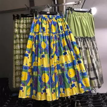 Темпераментная омолаживающая цветная граффити масляная живопись ветровая цветочная юбка женская 2025 летняя а-образная юбка средней длины с большим зонтом One size