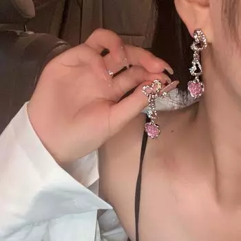 Темпераментные девушки, розовые длинные серьги с кисточками, французский нишевый дизайн, ретро-клипса для ушей, женское ожерелье