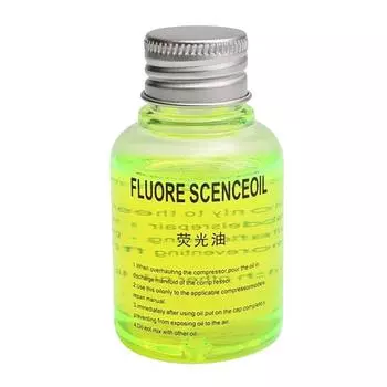 Тест на утечку в системе кондиционирования воздуха автомобиля. Флюоресцентное масло. Ультрафиолетовое обнаружение утечки масла. Система кондиционирования воздуха автомобиля #469570