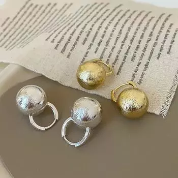 Текстура матовый металлический шар ушная пряжка женские изысканные уникальные индивидуальные модные легкие роскошные темпераментные универсальные серьги