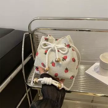 Texture contrasting color small bag women s 2025 new fashionable and foreign versatile messenger bag cute strawberry bucket bag