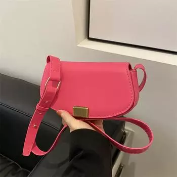 Textured single shoulder armpit bag women s 2024 summer new messenger small bag fashionable solid color simple commuter saddle bag белый