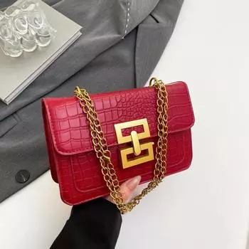 The bag women s 2025 new messenger bag has the same shoulder bag red chain small square bag. чёрный