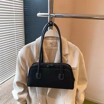 The new baguette bag is simple and high-end, underarm bag, shoulder bag, fashionable and versatile women s bag. чёрный