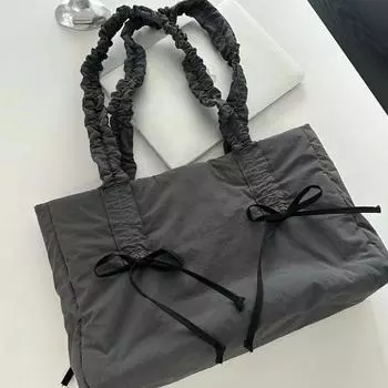 Та же сумка Нишевый дизайн Плиссированная сумка-тоут большой вместимости Бант Портативная сумка через плечо чёрный