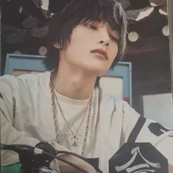 The Skiz I.n Version Is Sold As An Open Album And Photocard Set