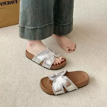 The star wears the same soft-soled Boken shoes for women s summer, the new high-end one-word cool slippers, and the fairy is retro. 35 серебряный