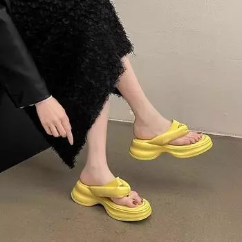 Thick-bottomed flip-flops women s 2024 spring and summer new fashionable versatile retro casual non-slip beach pinch foot cool slippers 35 чёрный