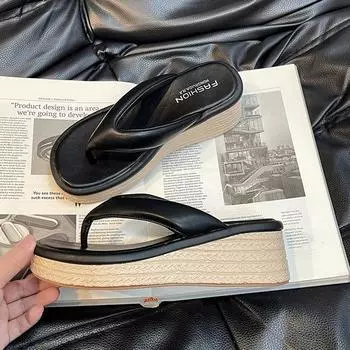 Thick-bottomed flip-flops women s fashion outer wear summer new casual and comfortable wedge heels small pinch feet cool slippers 35