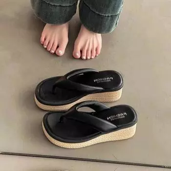 Thick-bottomed flip-flops women s fashion outer wear 2025 summer new casual and comfortable wedge heels small pinch feet cool slippers 35 чёрный