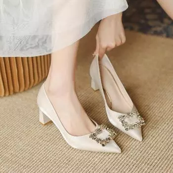 Свадебные туфли на толстом каблуке, с острым носком, не утомляющие, атласные туфли для подружек невесты на высоком каблуке, нишевые универсальные туфли с квадратной пряжкой для женщин 34 красный