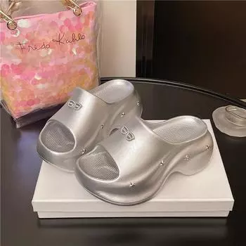 Thick-soled heightening one-word slippers for women to wear in summer, new lightweight hole shoes, small beach cool slippers 36/37