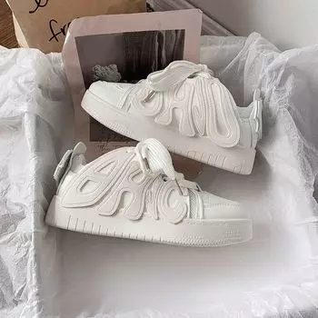 Thick-soled lightweight casual board shoes women s ins trendy versatile niche spring and autumn explosion 2025 new super fire little white shoes 35