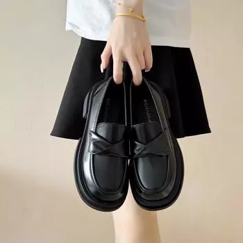 Thick-soled small leather shoes women s new spring and summer one-pedal black single shoes Doudou 35