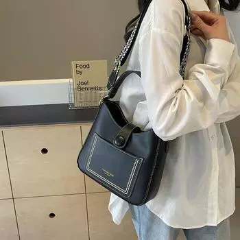 This year s popular bag women s large-capacity 2024 new autumn versatile messenger bag popular simple shoulder bucket bag чёрный