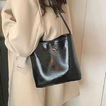 This year s popular bags are women s summer versatile 2024 new fashion and leisure women s shoulder portable bucket bag. чёрный