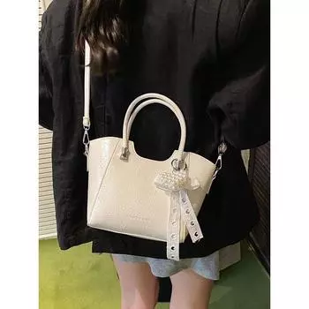 This Year s Popular Hand Holding Bucket Bag Women s 2025 New Arrival Fashion Exquisite Bow Shoulder Bag Work Clothing Messenger Bag Silver without pendant