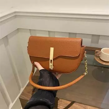 Популярная в этом году сумка с нишевым дизайном, новая женская сумка 2024 года, популярная универсальная сумка-мессенджер на одно плечо, сумка-седло подмышкой чёрный