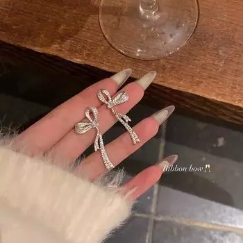 Thousand Gold Temperament Bow Earrings Light Luxury High-End Unique Earrings Super Flash Full Diamond Niche Temperament Earrings Women серебряный