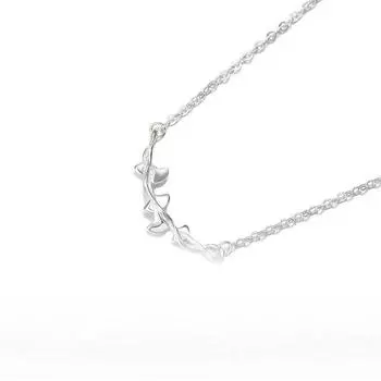 Three-Sheng имеет абрикосовое и абрикосовое ожерелье из листьев. Милая девичья цепочка на ключицу. Темперамент. Модная личность.