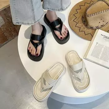 Tide with the same thick-soled flip-flops for women s outer wear, new niche casual and comfortable sandals in the summer of 2025 35